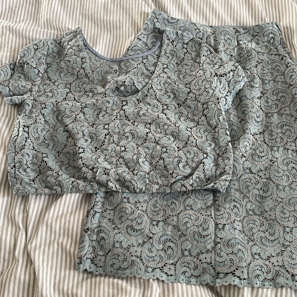Lace blouse and skirt set - Picture 1 of 8